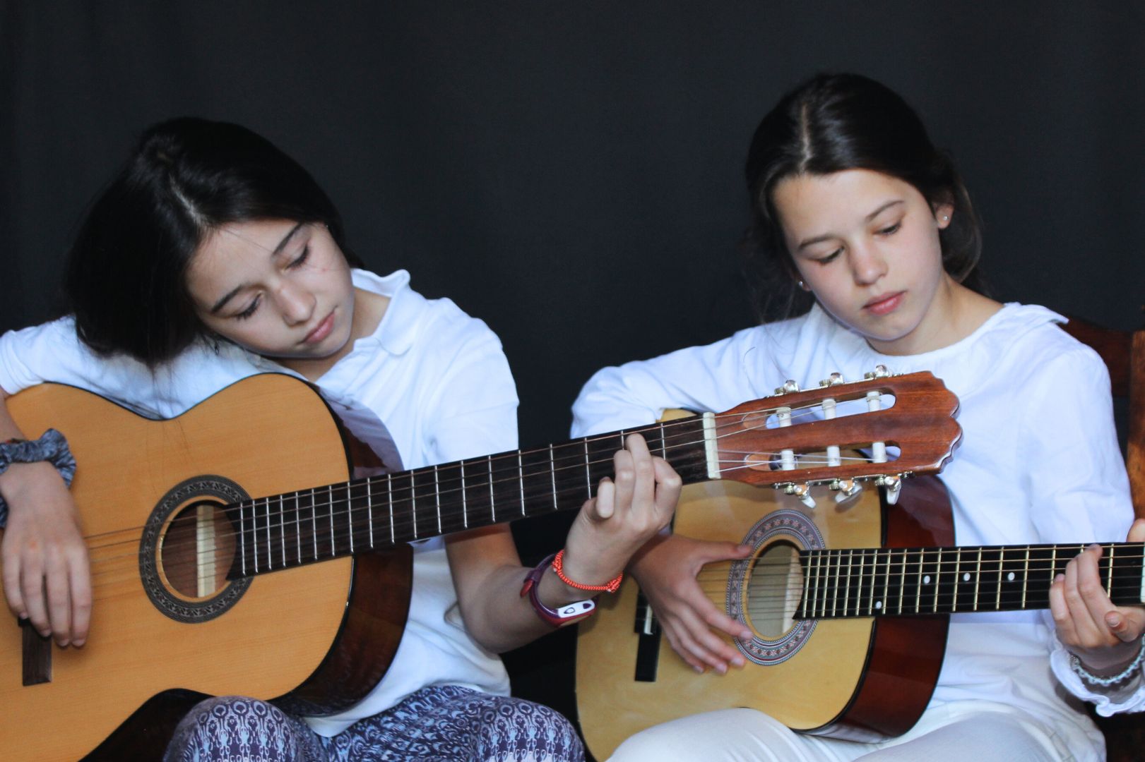 Clase de guitarra en grupo